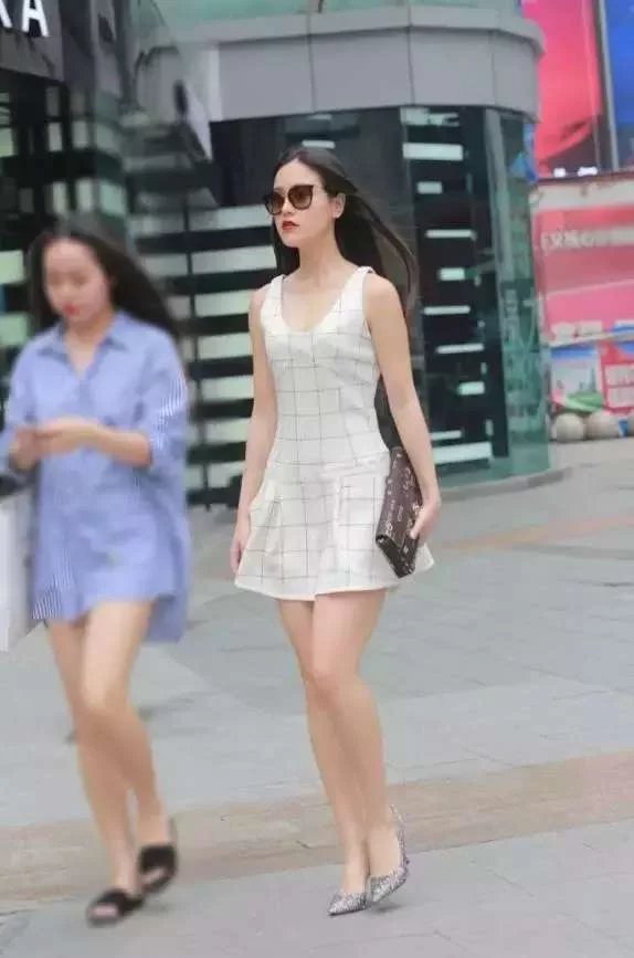 街拍: 街头上那些高挑婀娜的性感迷人美女