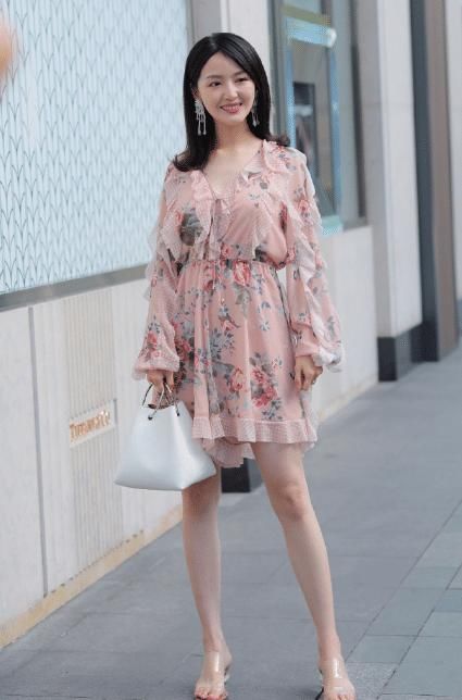  [清纯]花花裙搭配透明鞋, 清纯可人的姑娘, 穿起来更加令人心动
