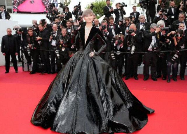 李宇春的造型为何越来也奇葩，这副样子看起来就像是女版的陈志朋