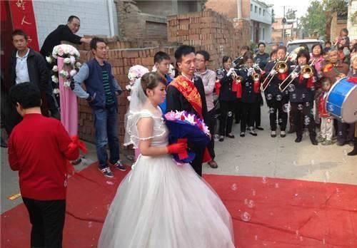  「彩礼」农村“彩礼买妻”成新风，刚说要限制，又有农民反对，