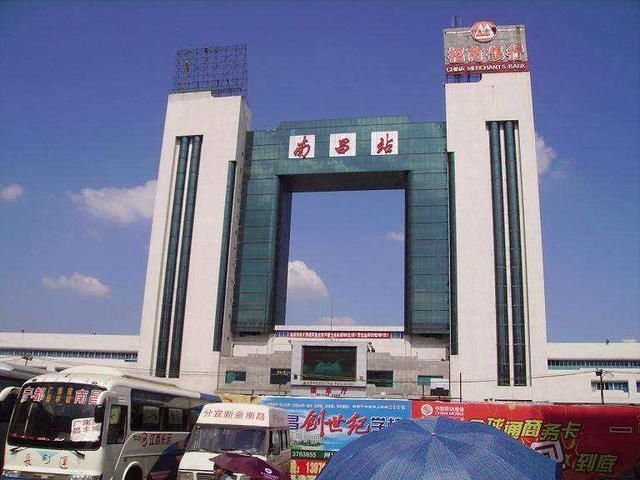  「比拼」中国各大城市火车站书法题字大比拼，哪个写得最好？