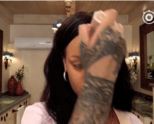 同时撞脸倪妮蕾哈娜是什么感受?