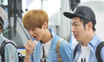 当男明星涂口红,张艺兴娴熟,李晨用力过猛,王源却说自己最美!