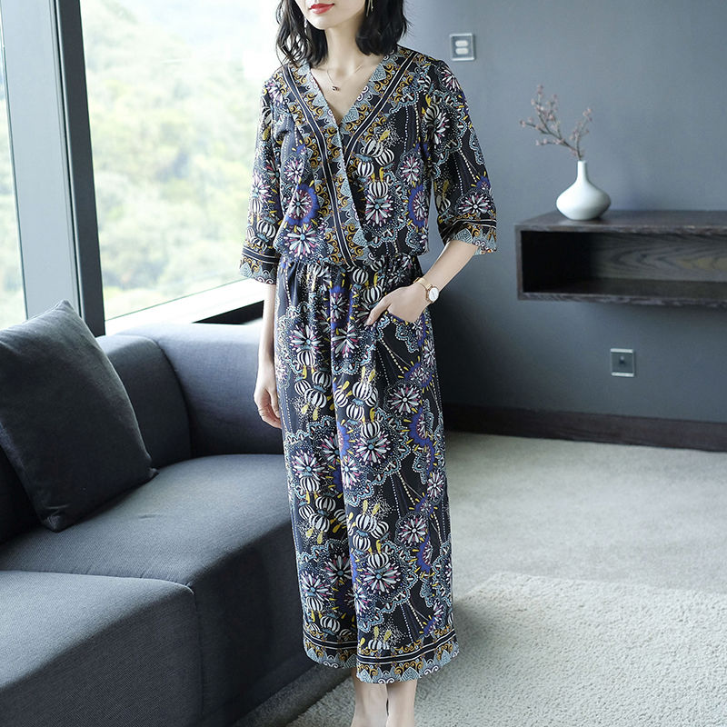 7080别再穿妈妈装了，试试这阔腿裤套装，穿上美的令人心醉