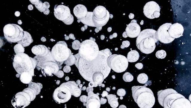 大兴安岭漠河观音山惊现“冰泡”奇观