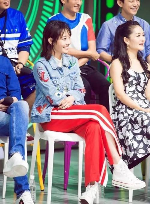 蔡依林穿开叉裙，白百何穿开叉裤，露腿才时髦啊！