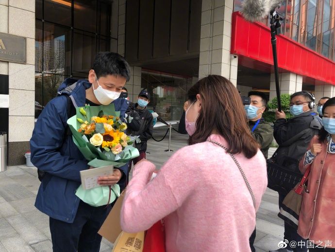 行者:致敬最早的逆行者们——他小年夜独自率先出征,驰援武汉70多天