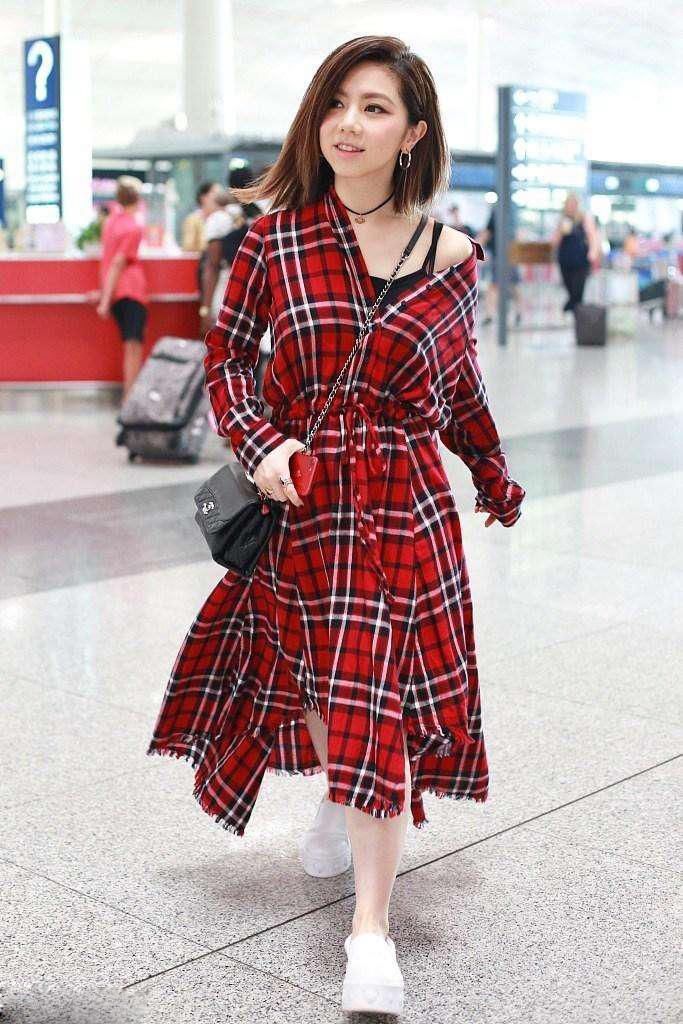 邓紫棋不再土土的，不穿皮裤的她美出了本该有的女人味了