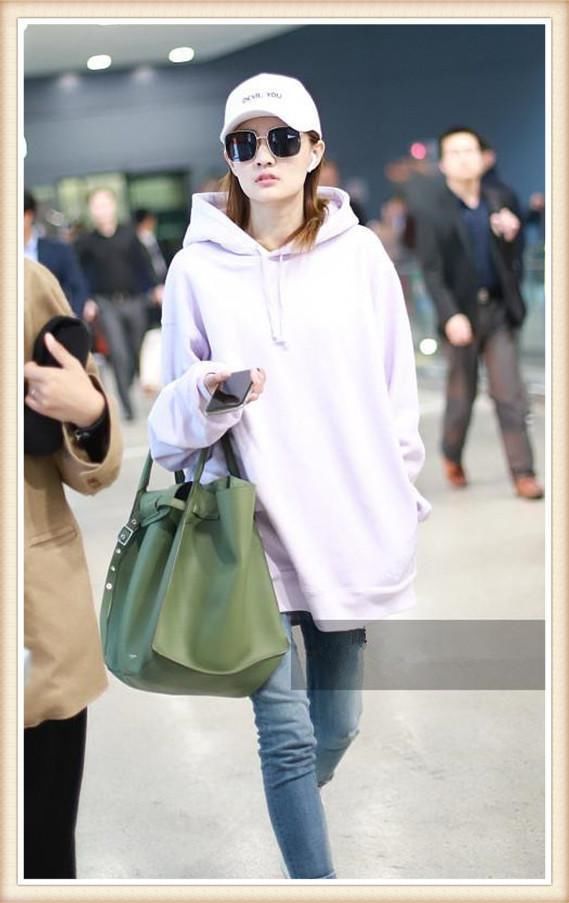 本以为23岁徐璐穿粉色卫衣够嫩了，可看到29岁沈梦辰，我沉默了!