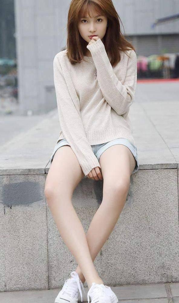 紧身裤不失风度，无论年岁大小都轻松驾驭，懒人的好搭配