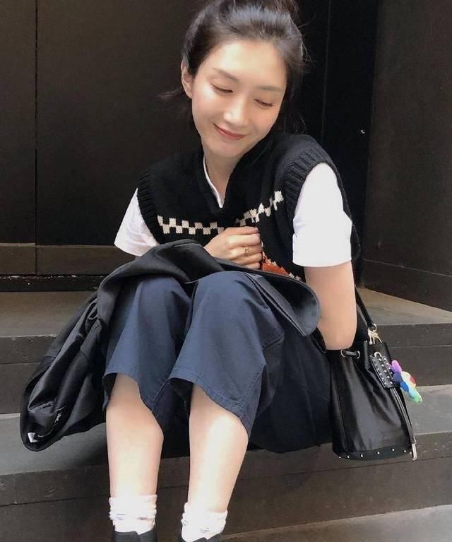  穿法：韩系减龄风，普通女孩的夏日T恤，要这样穿才不路人！