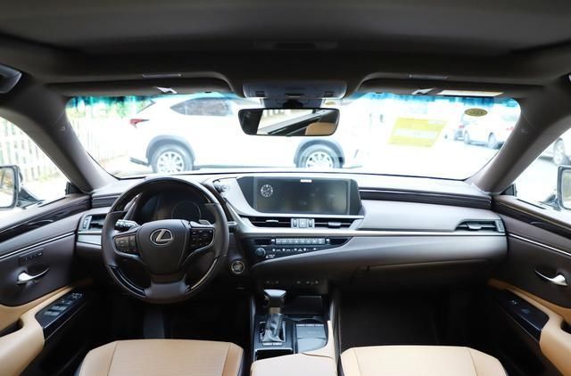  [豪车]这豪车买低配就够了，标配10气囊＋全速自适应巡航，图的就是安心