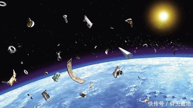 6500片太空垃圾:全球低轨卫星网或遭团灭