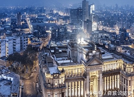  『当地』世界上不需要雨伞的城市，已经600年没下雨，甚至连房顶都懒得修