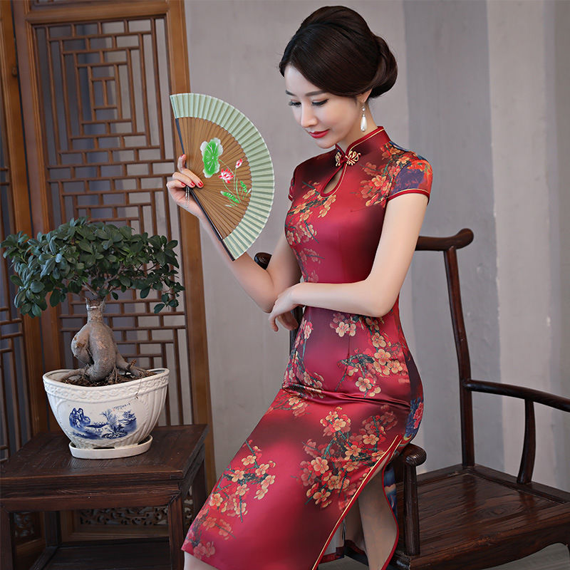 难以置信!48岁老婆穿这旗袍，参加朋友婚礼，美的一鸣惊人