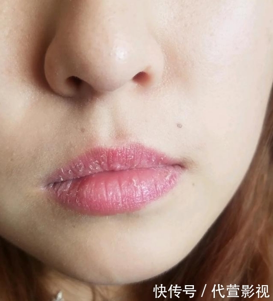  [年后]经常涂口红的人，3年后会怎样？美容师私下透露，差距很明显