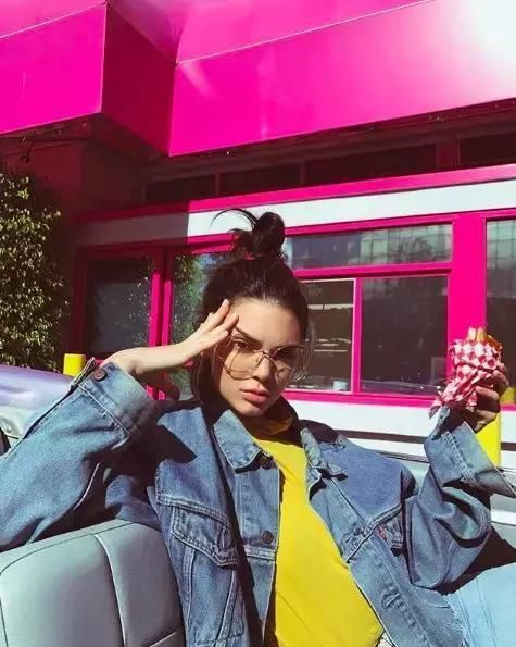 慵懒甜美超酷girl，卡戴珊家金小妹!