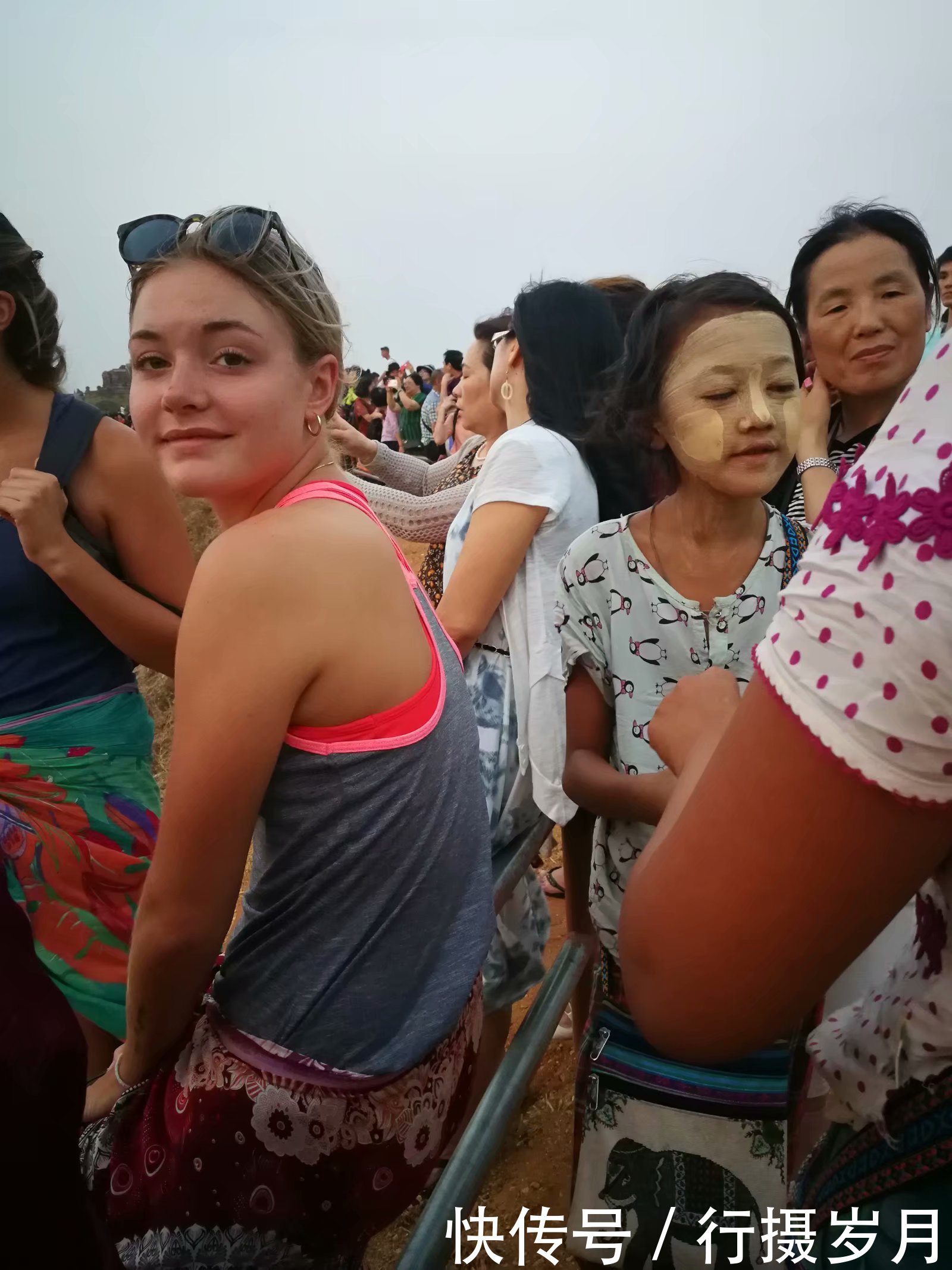 绚丽的热气球，丛林里的精美佛塔，让它成为世界最美十大日出观赏