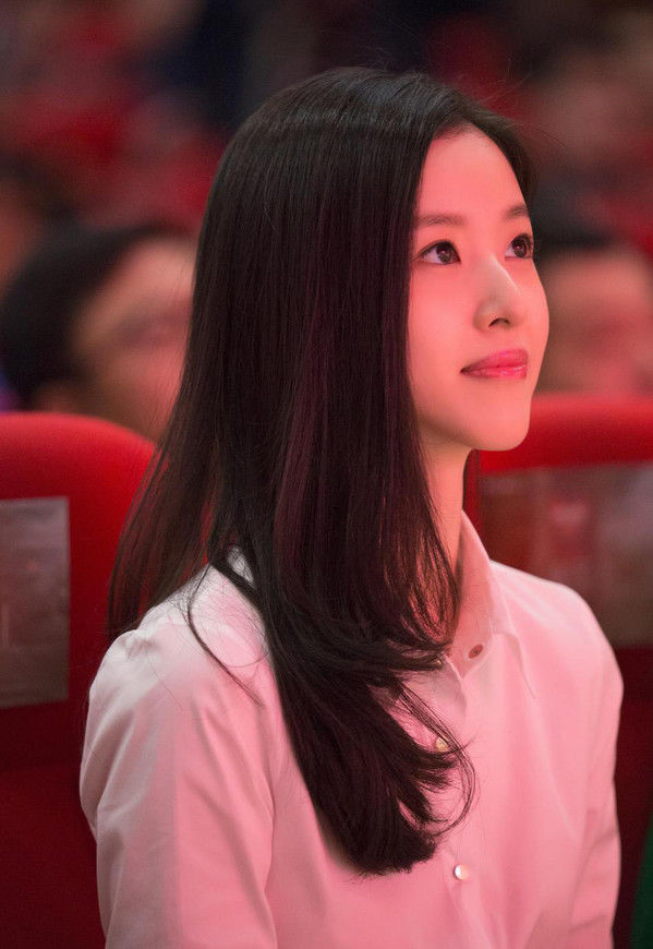 奶茶妹妹的素颜又双叒叕美出新高度!这种素颜和精修没差的颜值究