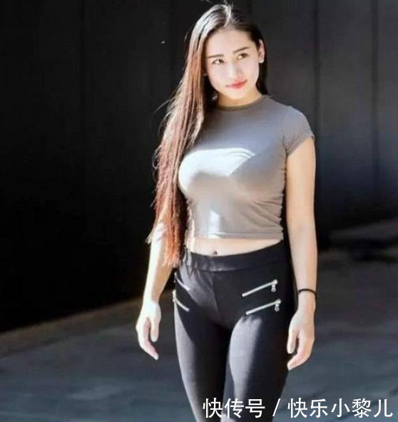 # 姐姐#迷人性感的小姐姐，展现出年轻时尚的品味，街拍