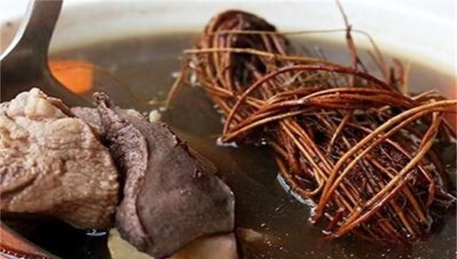  「种植」以前农村随处可见的野草，现在被大面积种植，很多人喜