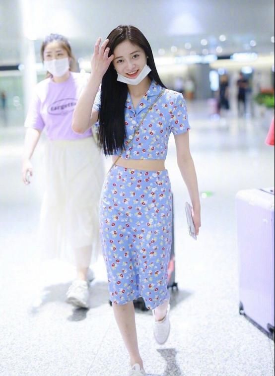  『大方』时尚大方的春季碎花设计是真的清新！尤其以下三款设计，尽显优雅