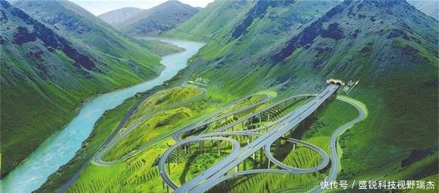 这座桥被称为是“中国式奇迹”，靠山拽住大桥，深入地下100多米