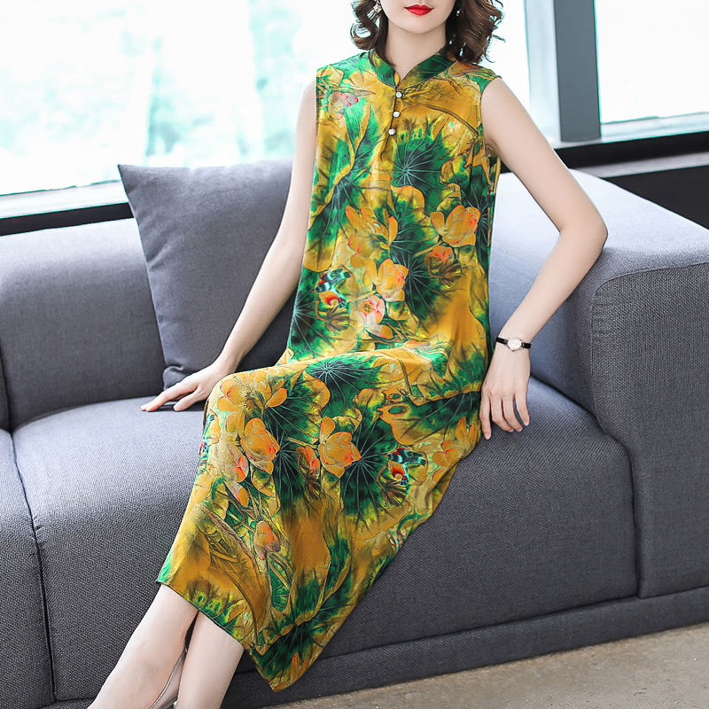 让中年妈妈美翻天的印花连衣裙，优雅大气的上身效果，可爱又撩人