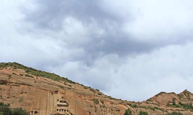 甘肃裕固的这个寺，曲高和寡，周围却有着独特的少数民族风情
