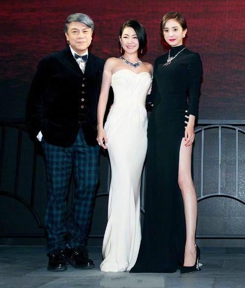 杨幂开叉裙撞衫邓紫棋，网友：8厘米差这么多？