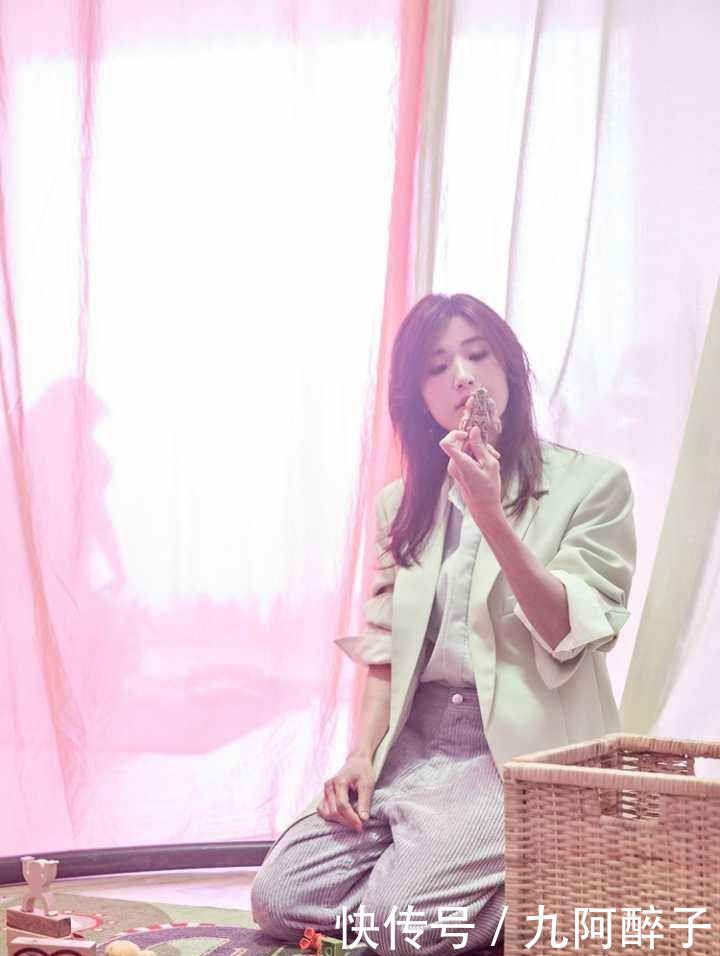  宛若@苏慧伦时隔13年后回归，身材宛若少女，没人敢说她50岁