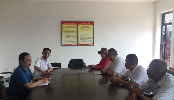  发展来说@村干部换届选举，遵循“3踢出2引进”原则，农民期待的