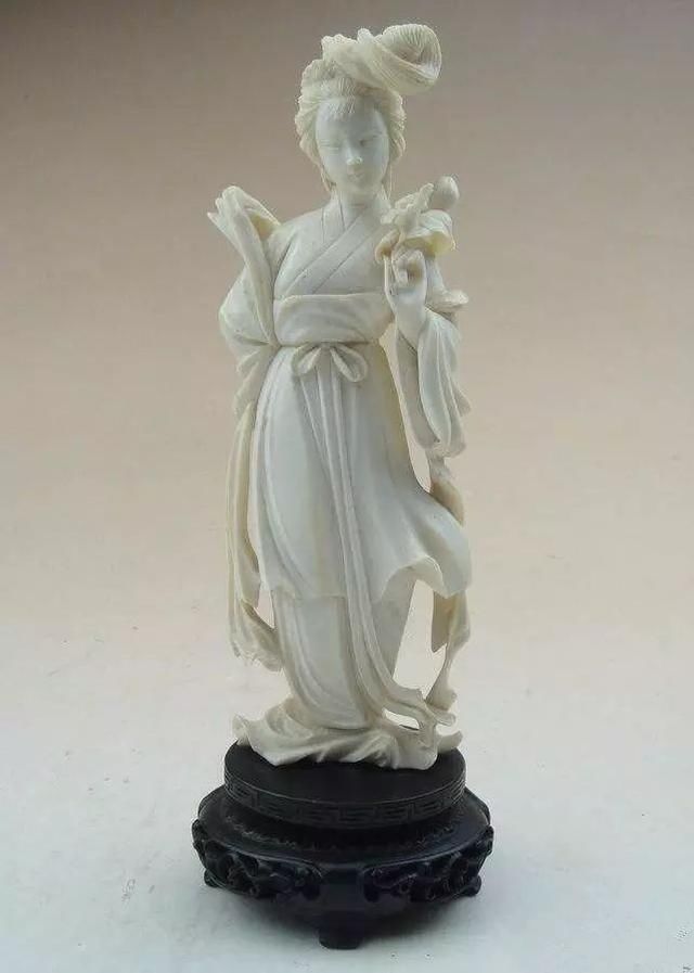  时装周：69岁成为世界旅游小姐选美冠军，惊艳纽约国际时装周，美不分年龄