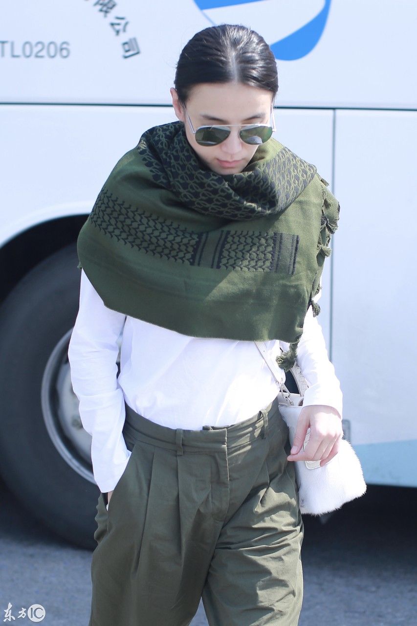 陈都灵和宋佳同日现身北京，各有各的气质，他们两个你喜欢谁呢