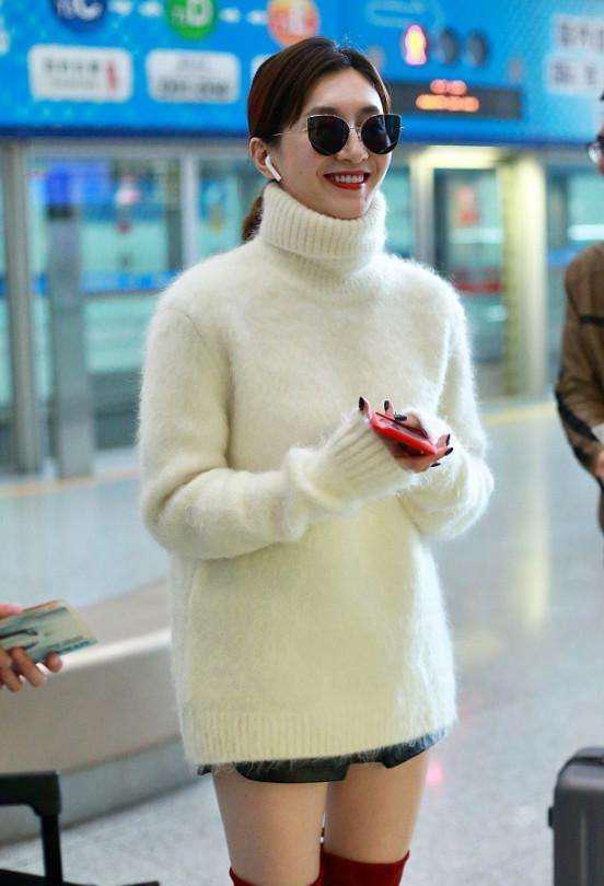 江疏影真会穿，一身简单搭配，穿出了超模既视感！