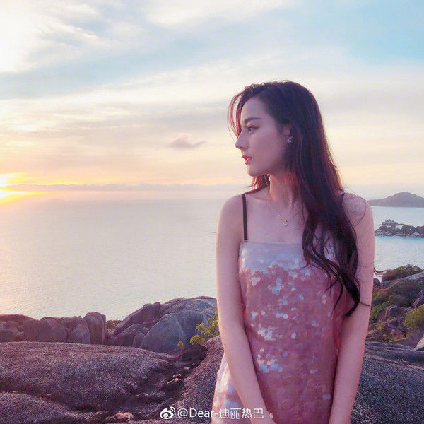 空气卷发安排起来!从杨幂、热巴到娜扎都爱到不愿意换的发型，原