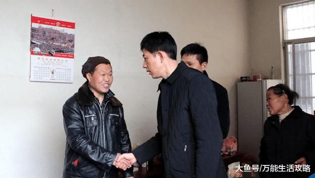农民朋友注意了，明年这5种费用都不用交，村干部收钱就举报
