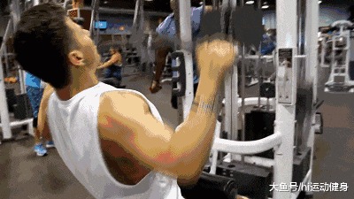 1年半男子从285斤瘦到145斤, 有女朋友后又反弹成臃肿的胖子