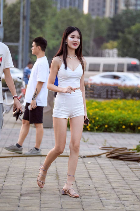 街拍路人，时尚从来都是不分年龄的，穿搭到位才是时尚的根本！