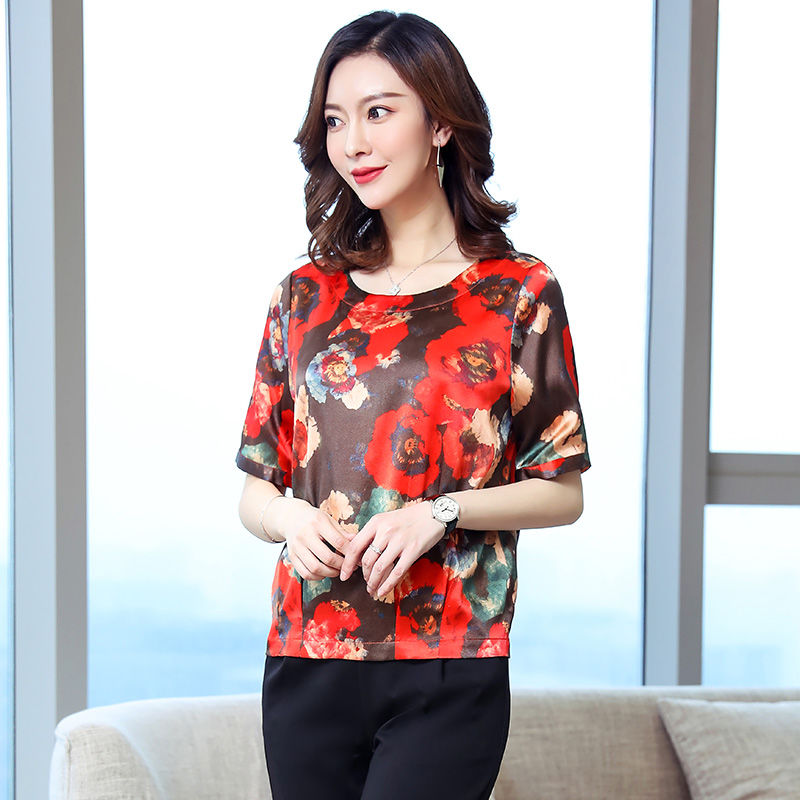 三伏天，越来越多女生在家不穿罩罩，学学下面这样穿。性感又迷人