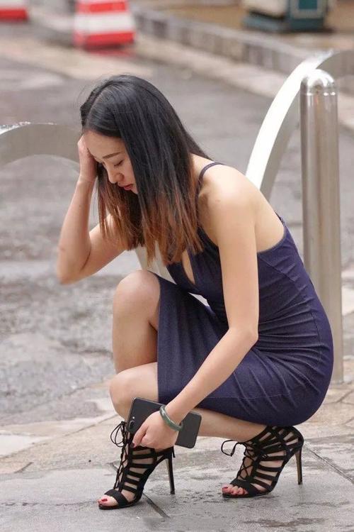 街拍:跟了整整三条街,愿不离不弃守到天黑!