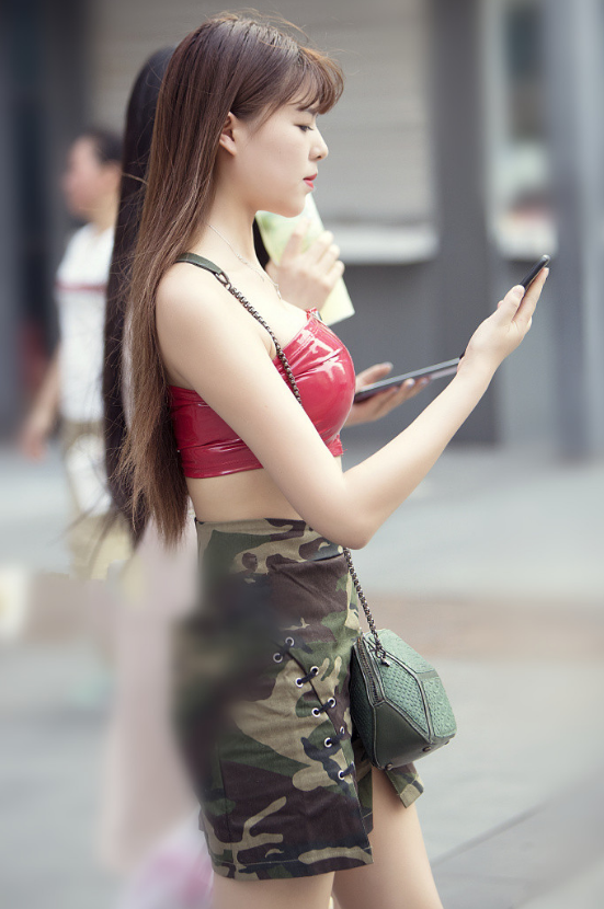 街拍：图1优雅，图2迷人，图3清新脱俗的姐妹花让人沉醉！