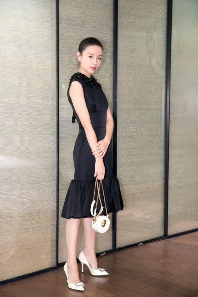 董洁只长年龄不长皱纹，再花时间打扮下!网友:这才是当年的女神