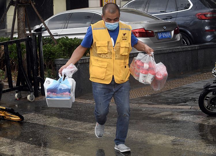  蓝天白云|北京发布雷电蓝色预警 阵雨与蓝天白云交相呼应|组图