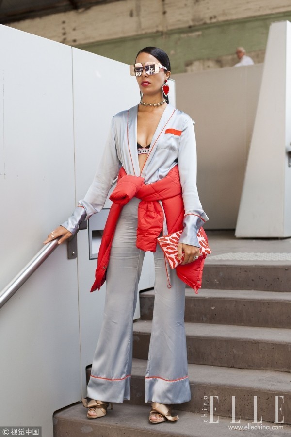 为什么我穿是睡衣 她穿是睡衣风？