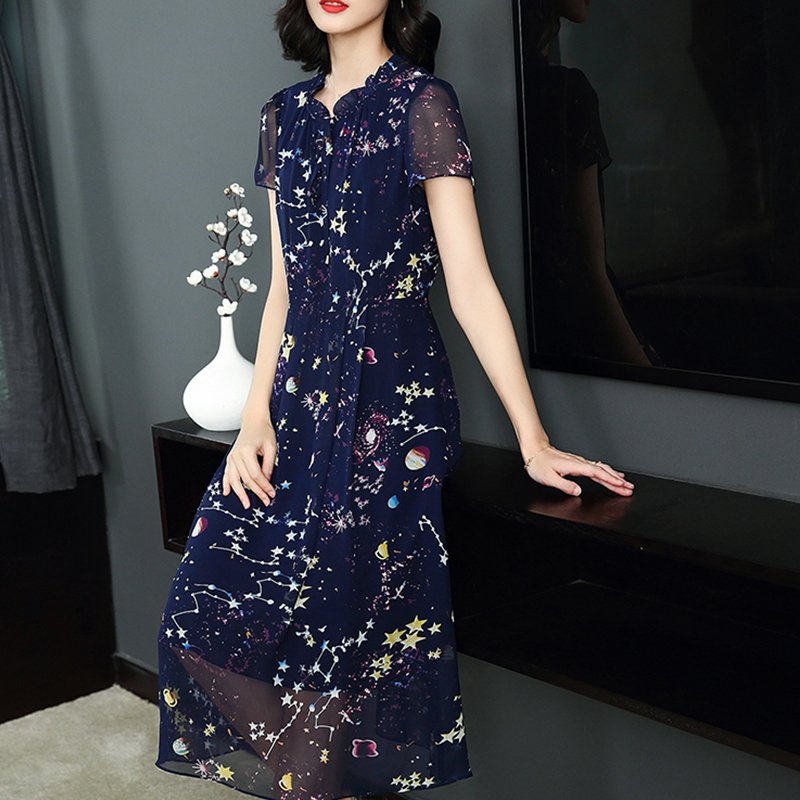 这样穿太美了，连衣裙加高跟鞋，释放性感魅力，秀出迷人曲线