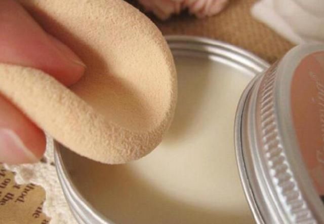 女人，到底是“画眉”好还是“纹眉”好?看看下图，瞬间一目了然