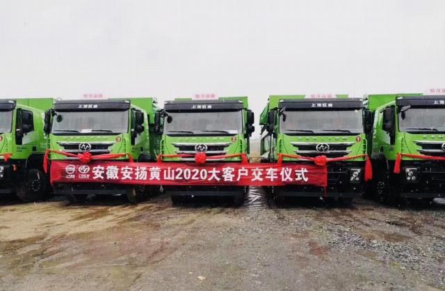 『工程车』上汽红岩工程车全国大批量交车!客户为什么对红岩重卡情有独钟