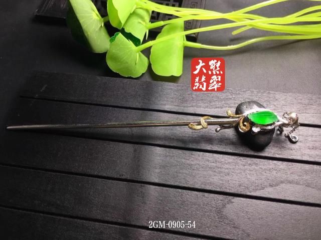 融入了中西方时尚的镶嵌翡翠，你真的抗拒得了吗？