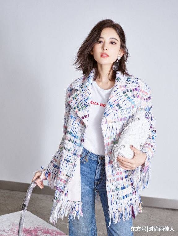 娜扎出席活动一身黑裙白到发光，网友:全靠颜值在撑!